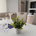 Floating House - Marina Pearl 포르토로즈