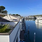 아파트 Floating House - Marina Pearl