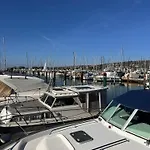 아파트 Floating House - Marina Pearl