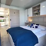 Floating House - Marina Pearl *