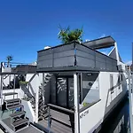 Floating House - Marina Pearl