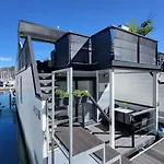 아파트 Floating House - Marina Pearl