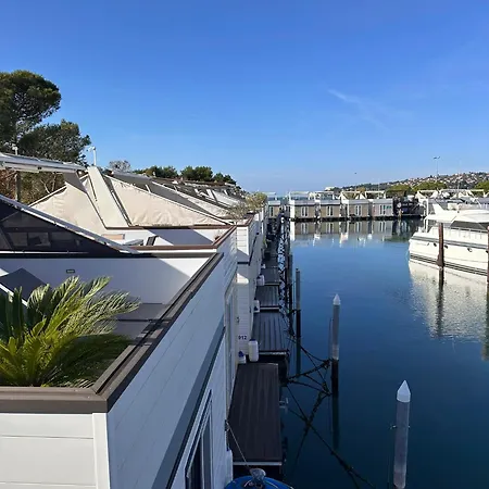 아파트 Floating House - Marina Pearl