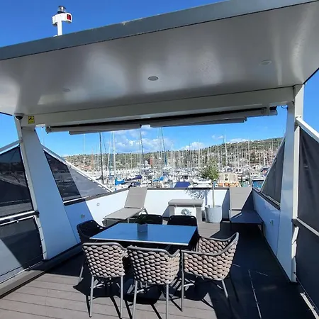 아파트 Floating House - Marina Pearl