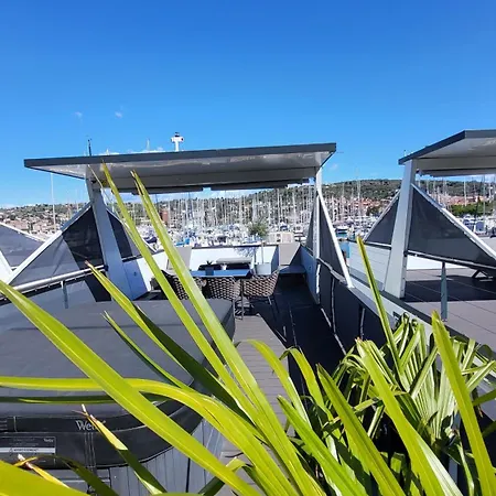 Floating House - Marina Pearl 포르토로즈