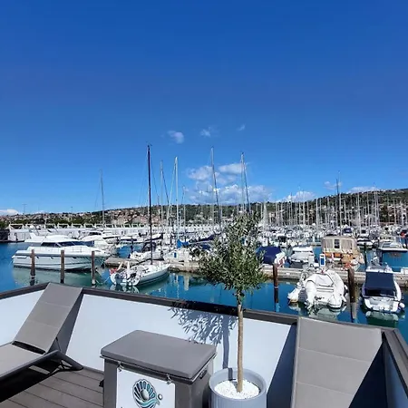 아파트 Floating House - Marina Pearl