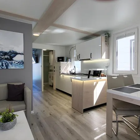 Floating House - Marina Pearl Apartment *