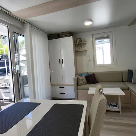 Floating House - Marina Pearl *