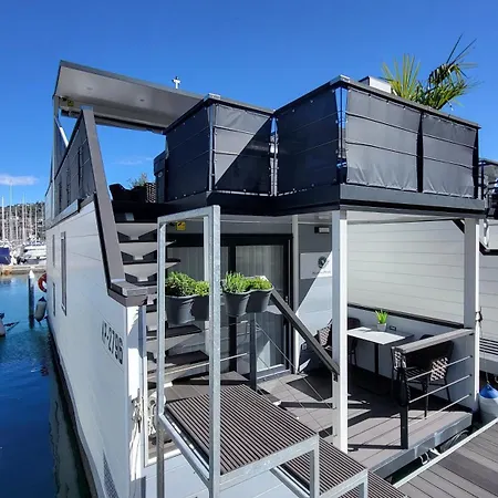 아파트 Floating House - Marina Pearl