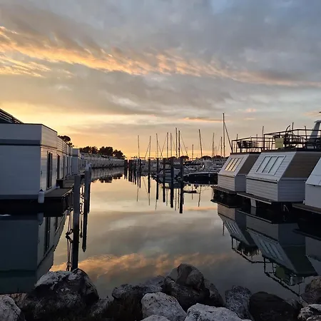 Floating House - Marina Pearl *