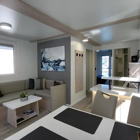 아파트 Floating House - Marina Pearl 포르토로즈