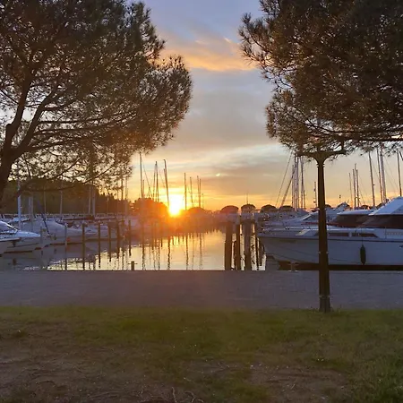 아파트 Floating House - Marina Pearl 포르토로즈