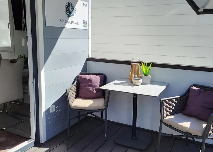 Floating House - Marina Pearl Daire